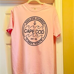 Gently used, CAPE COD Graphic T-Shirt 🩷 🌊